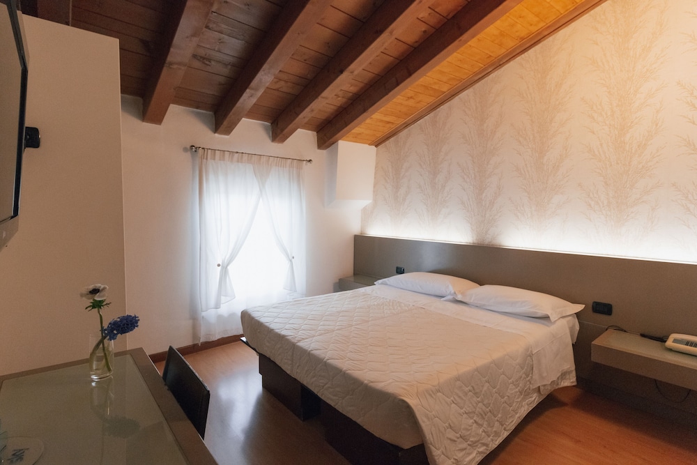 

Bari - Villafranca di Verona - Hotel Gattopardo