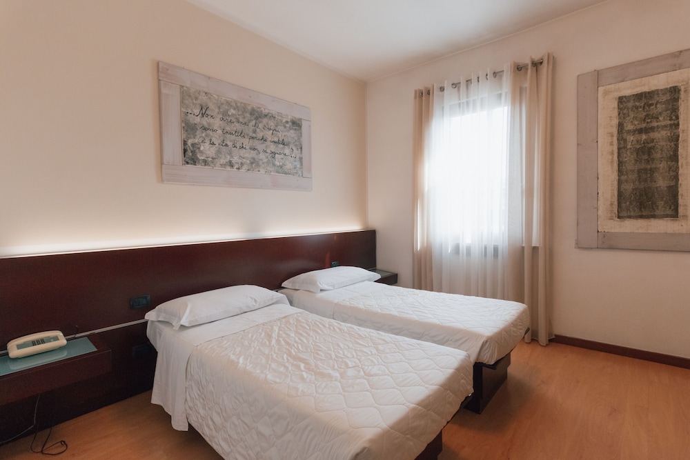 

Catania - Castel d'Azzano - Hotel Gattopardo