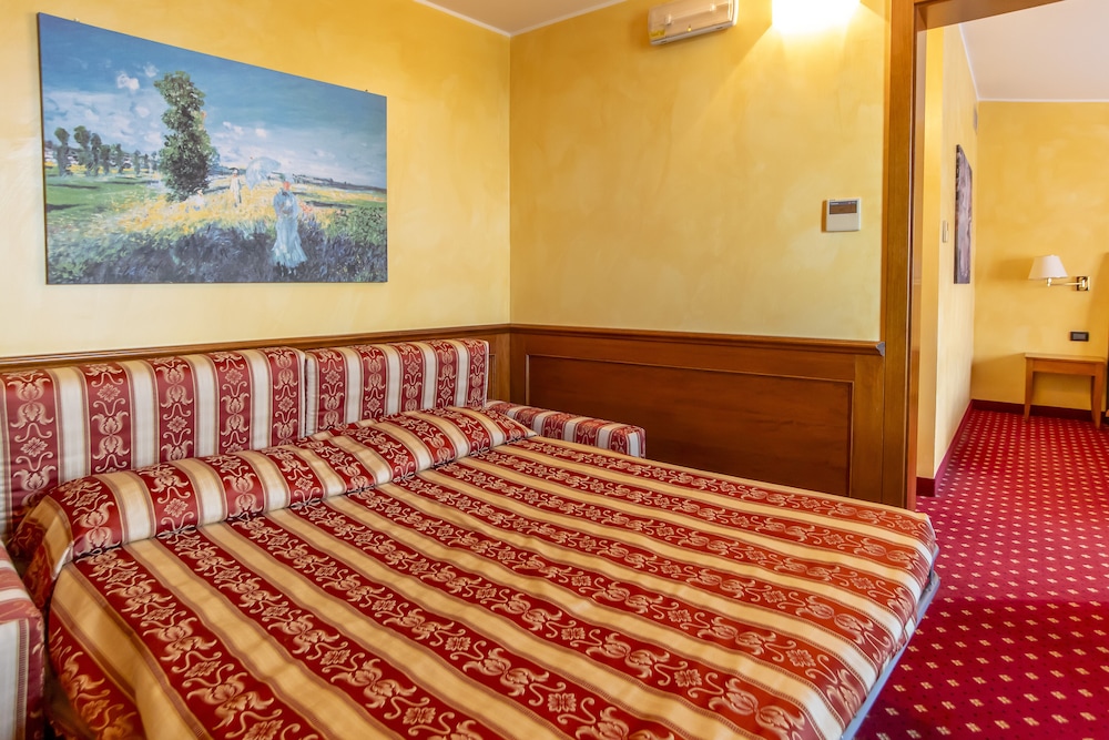 

Reggio Calabria - Pavia - Hotel Riz B.B
