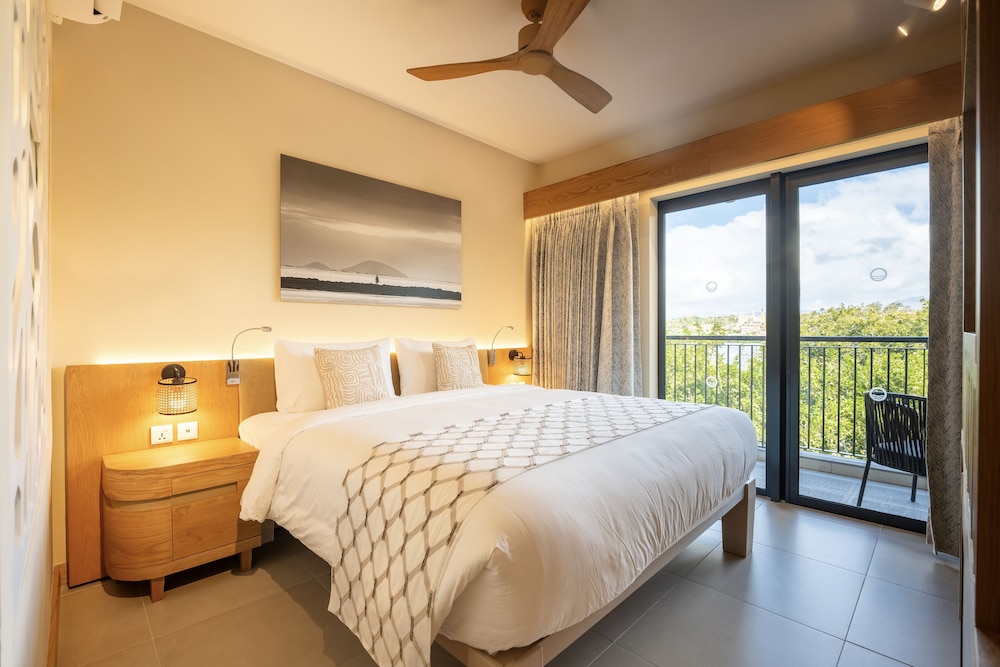 

Roma - Port Chambly - Ocean's Creek Beach Hotel