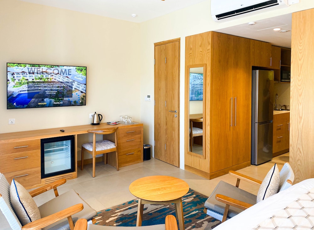 

Milano - Port Chambly - Ocean's Creek Beach Hotel