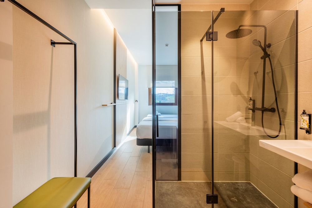 

Bologna - San Sebastian - Leonardo Hotel San Sebastián