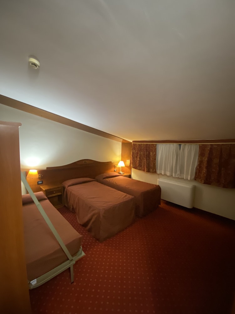 

Catania - Pavia - Hotel Riz B.B