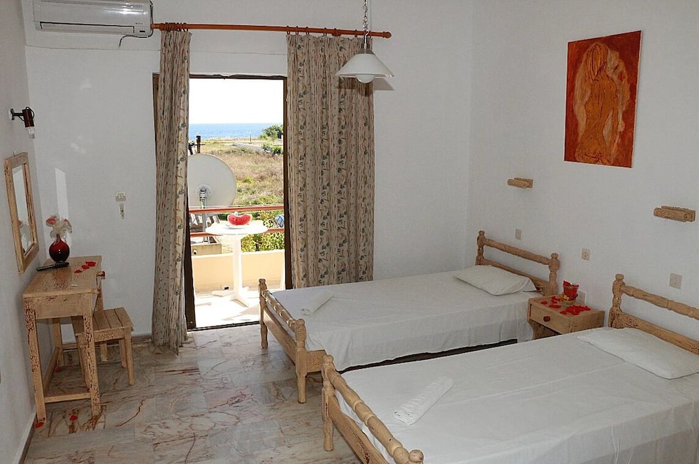 

Napoli - Agios Georgios, Corfú - Gongis Studios