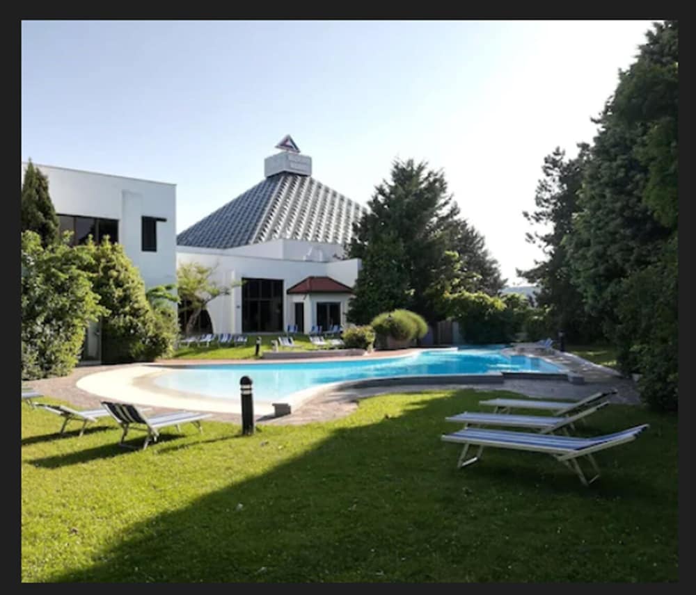 

Roma - Gumpoldskirchen - Eventhotel Pyramide