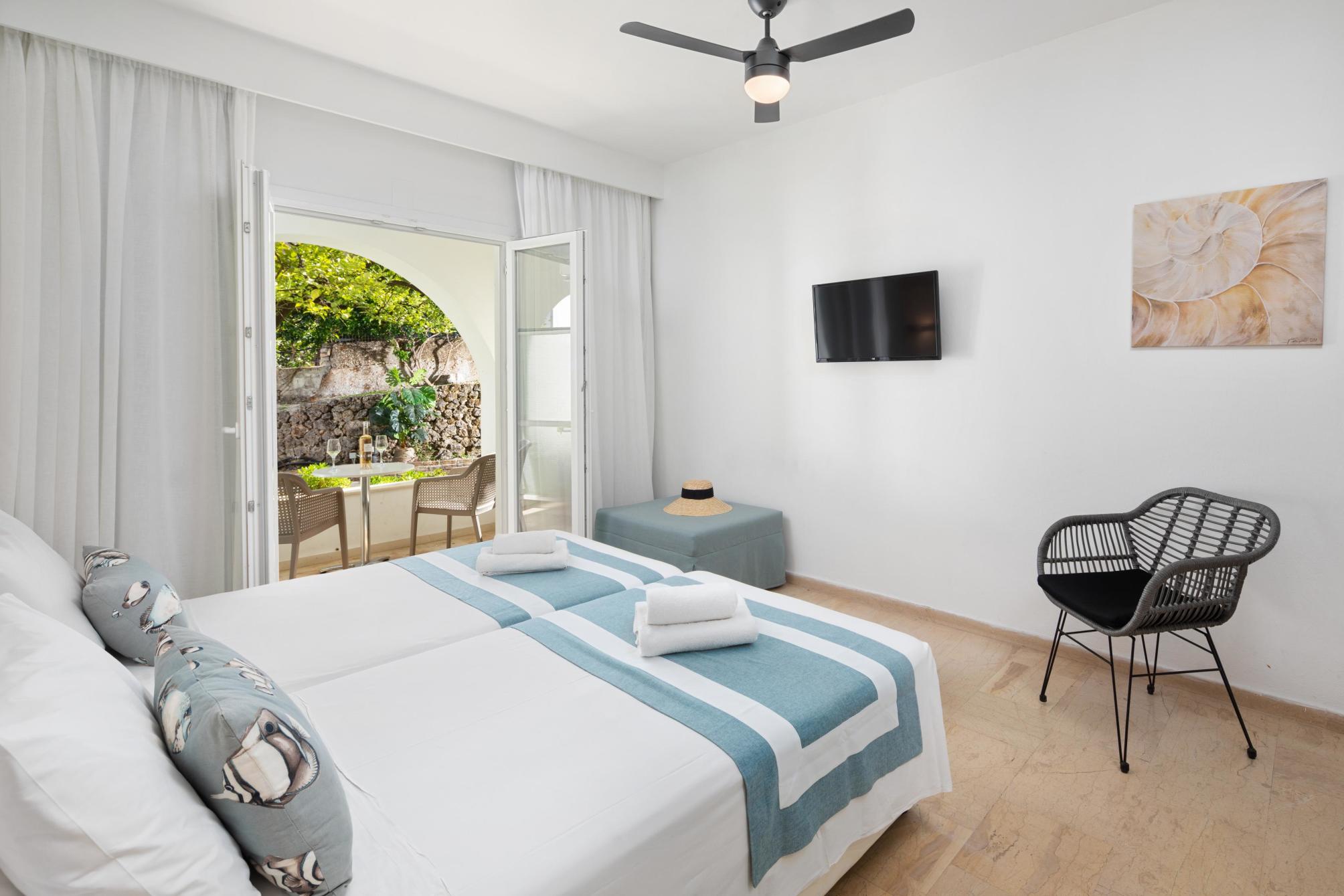Double room for single use pontiglio with garden or inland view
