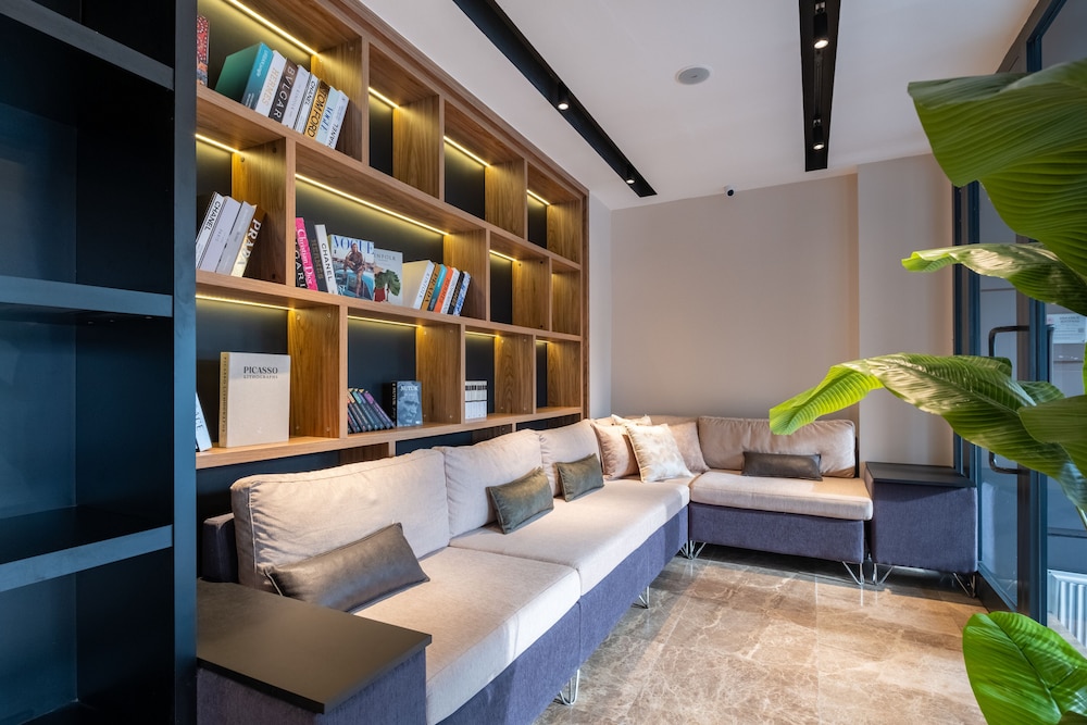 

Napoli - Istanbul, New Airport - Fly Point Airport Hotel