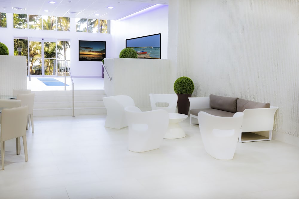 

Napoli - San Juan - ESJ Beach Hotel