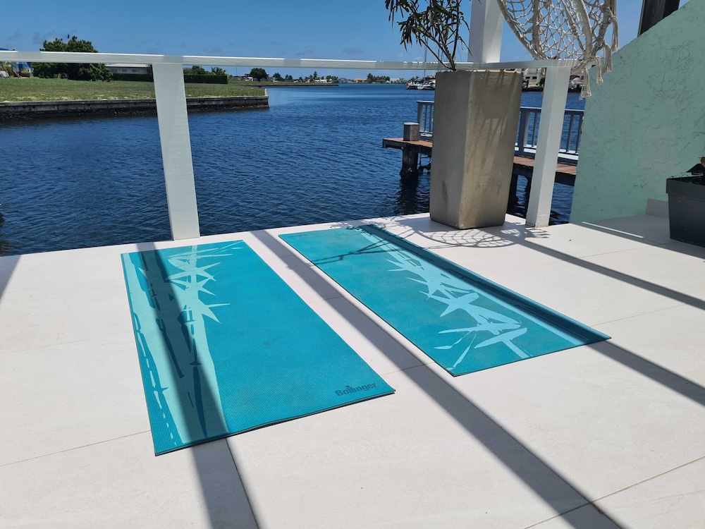 

Roma - Jolly Harbour - True North Waterfront Villa