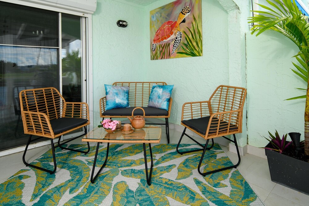 

Roma - Bolans - True North Waterfront Villa