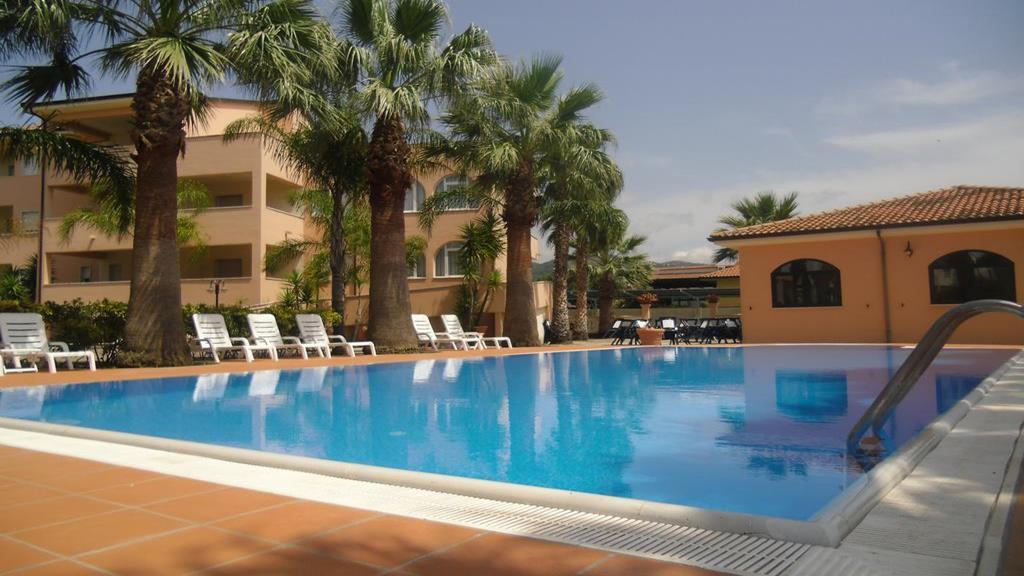 

Milano - Marina di Ascea - Villa Laura Hotel