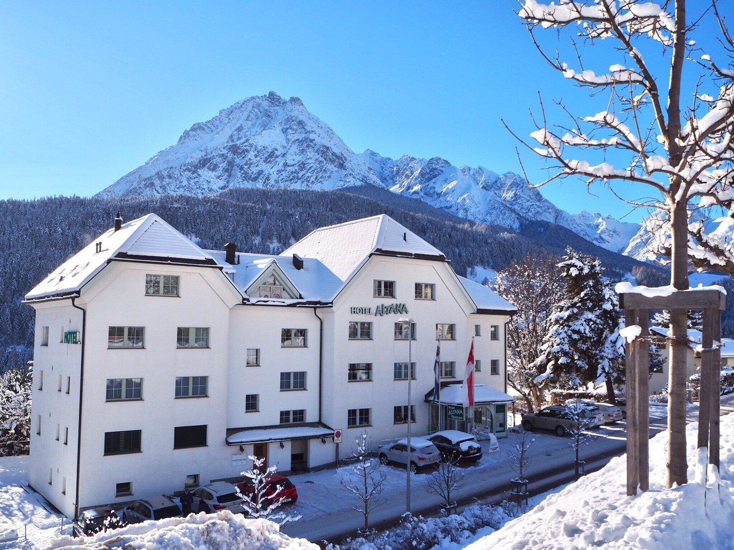 

Napoli - Scuol - Typically Swiss Hotel Altana
