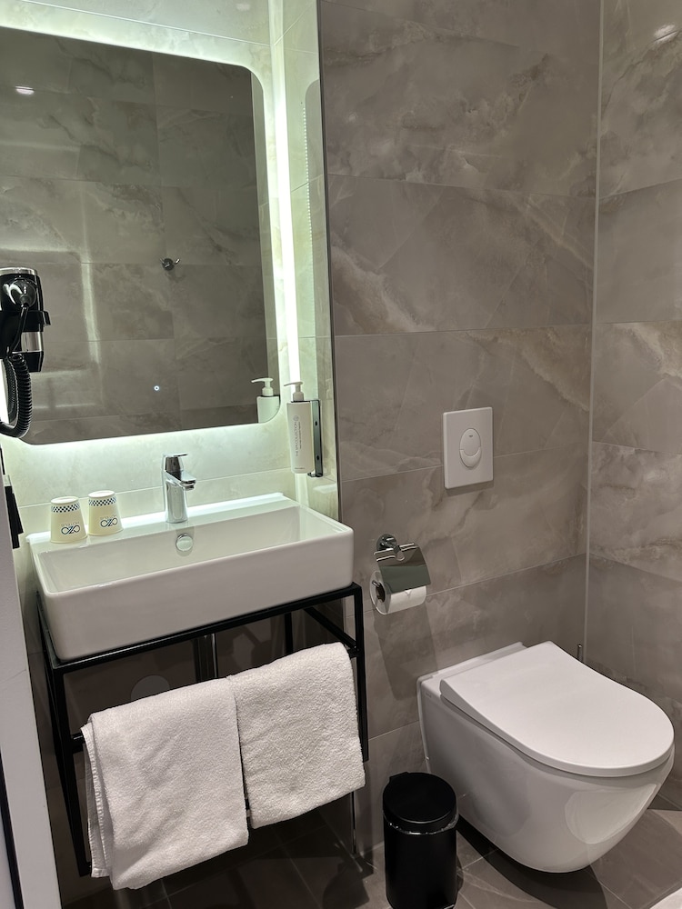 

Firenze - Aalsmeer - OZO Hotels Antares Airport