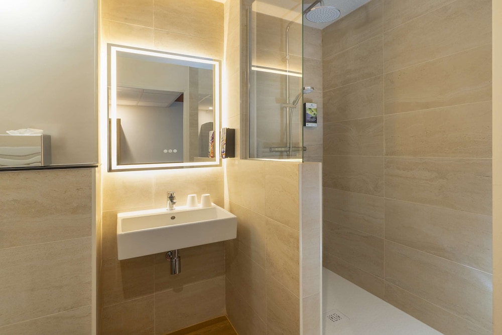 

Milano - Caen - Sure Hotel by Best Western Caen Memorial