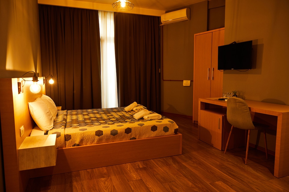 

Lamezia Terme - Tirana - Arc Hotel Tirana