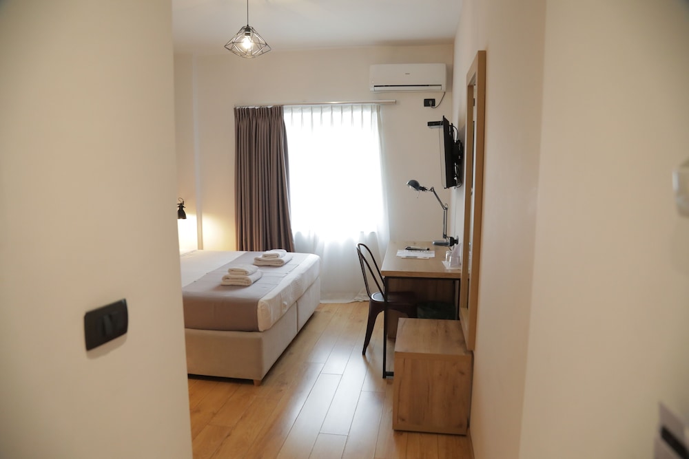 

Ancona - Tirana - Oda Hotel Tirana