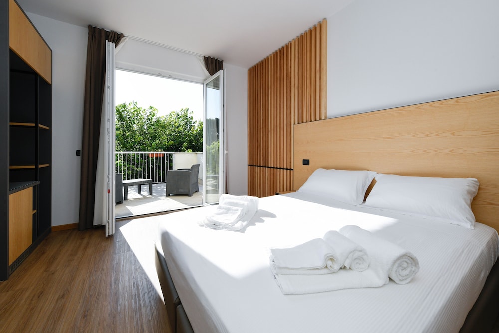 

Bari - Moniga del Garda - Hotel Mauro