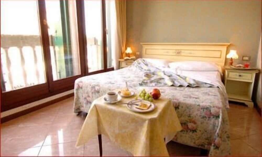 

Palermo - Lido di Venezia - Hotel Canal
