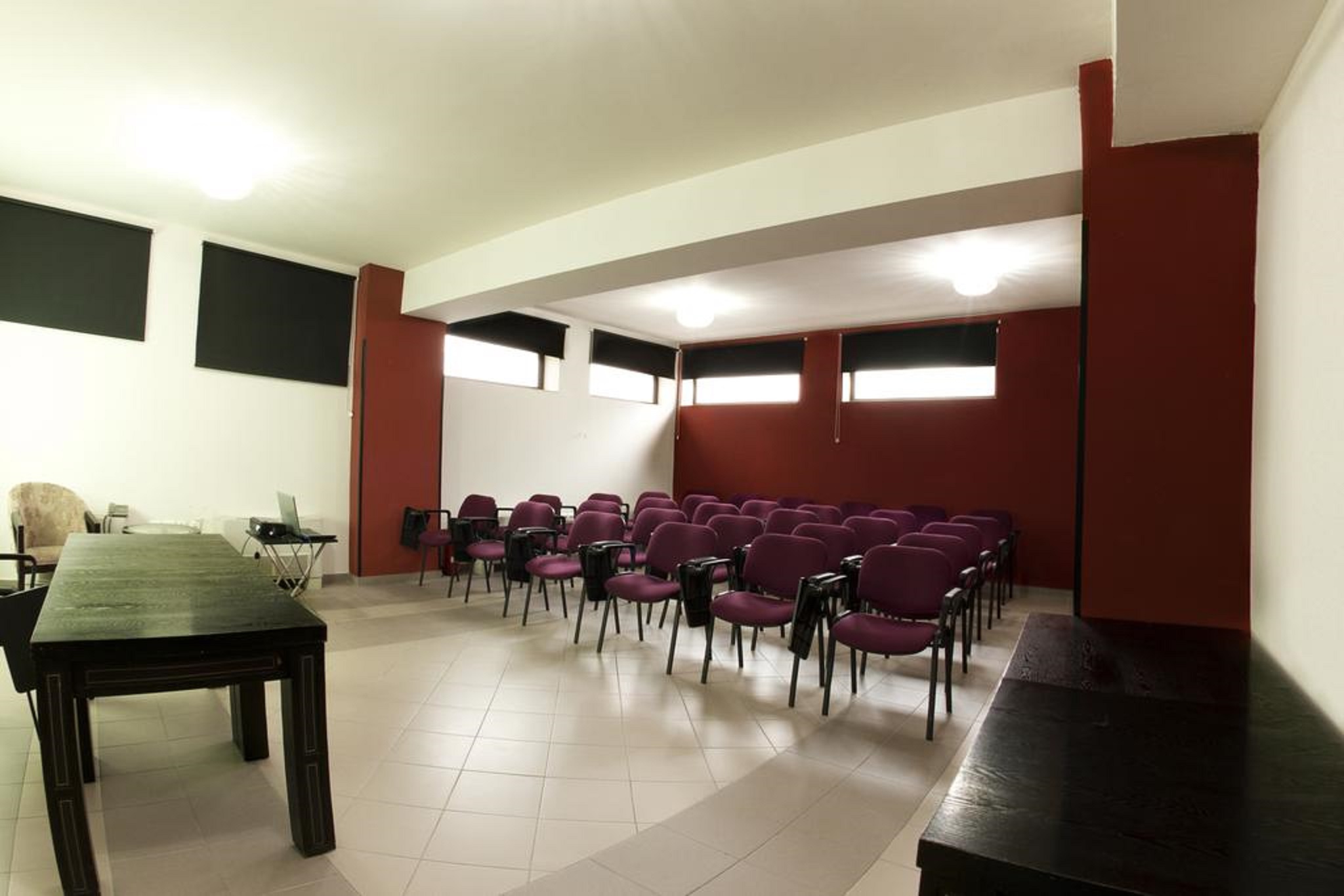 

Napoli - Otopeni - Avis Hotel By WS Group