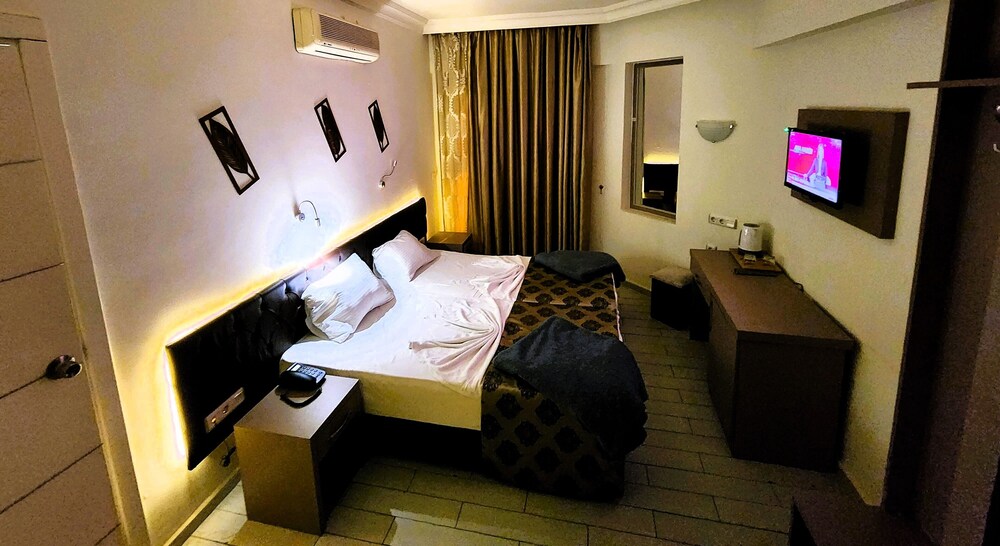 

Trieste - Konaklı - Cleopatra City Hotel