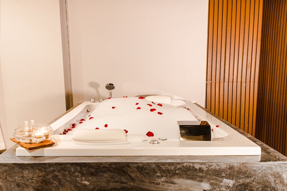 

Napoli - Si Sunthon - Tour De Phuket Hotel - SHA Plus
