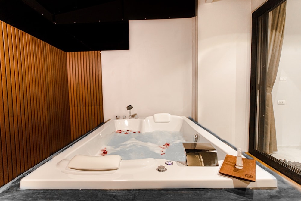 

Roma - Ko Kaeo - Tour De Phuket Hotel - SHA Plus