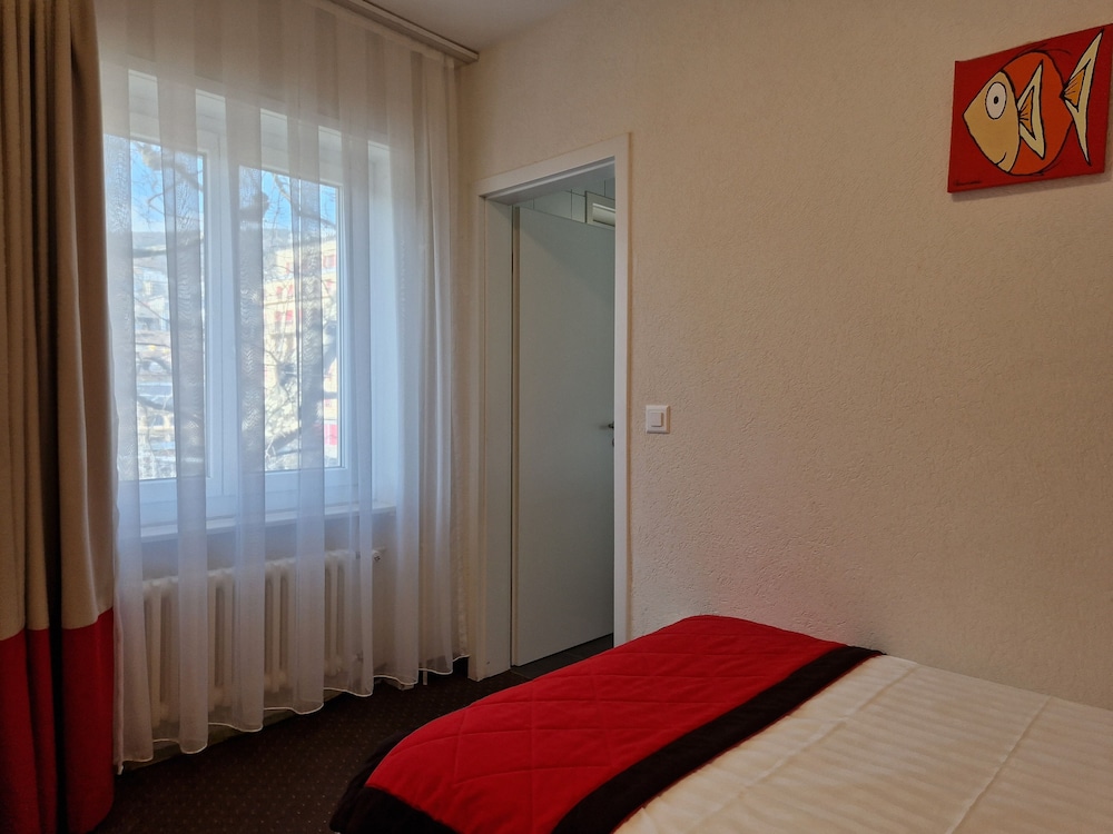 

Brindisi - Neuchâtel - Touring au Lac