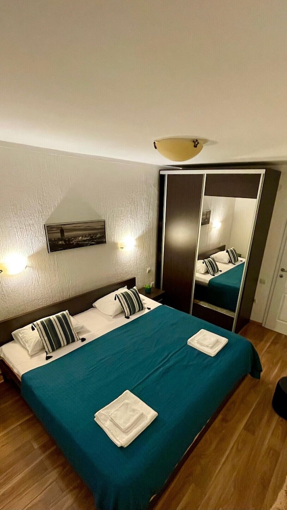 

Napoli - Herceg Novi - Family House with pool & sea view