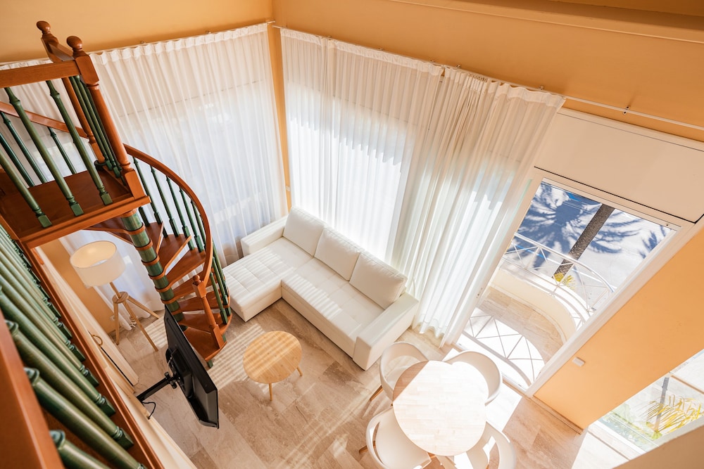 

Roma - Sant Pere de Ribes - MAREA ApartHotel