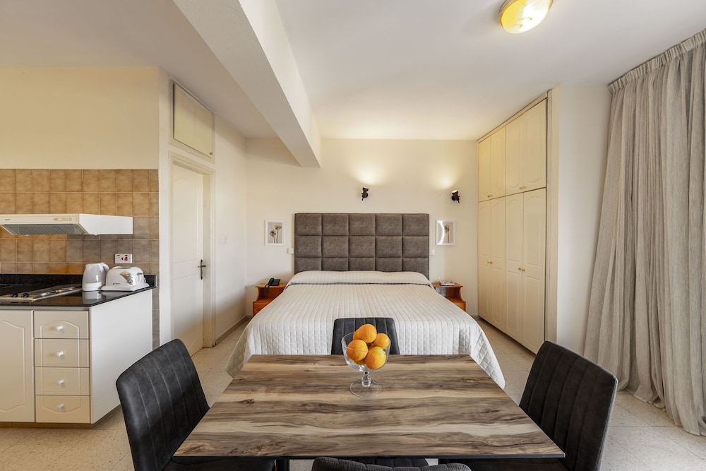

Bologna - Polis - Stephanos Hotel Apartments