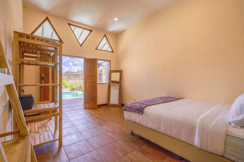 

Roma - Canggu - Villa Genta Cemagi