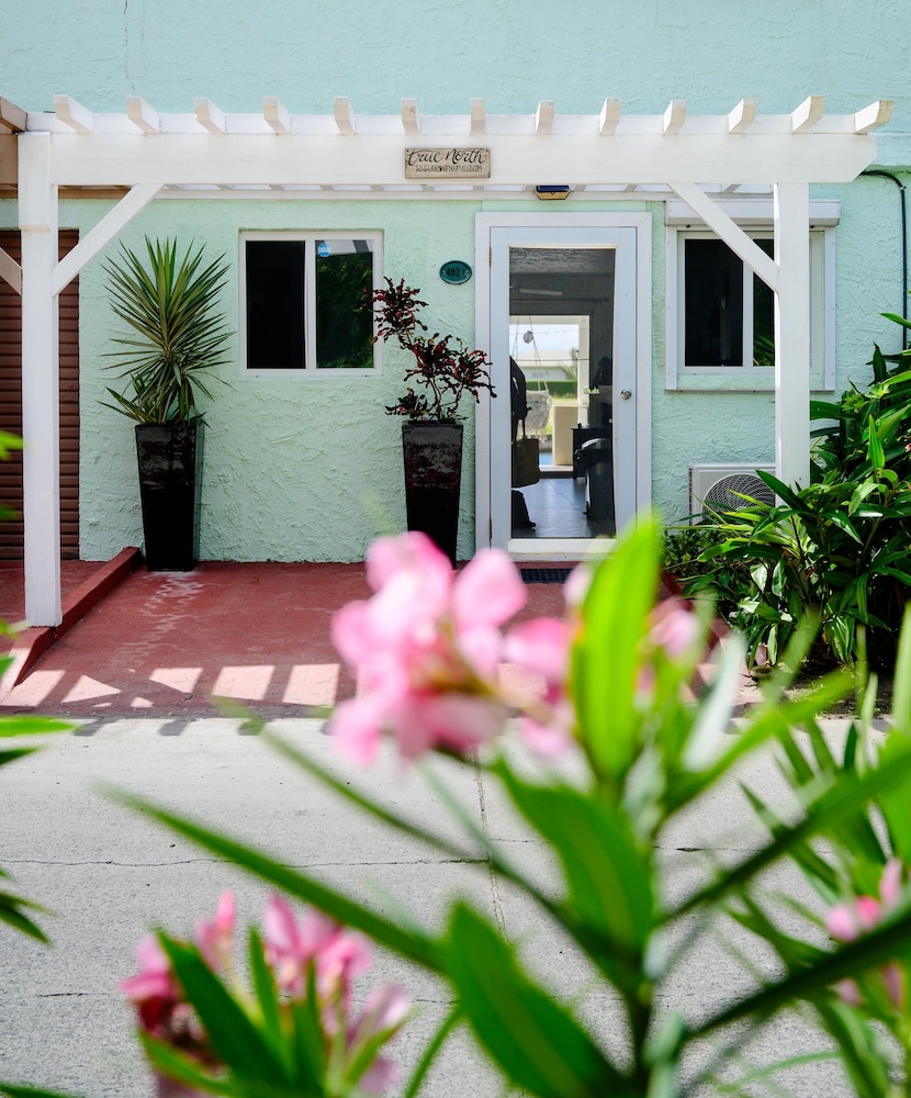 

Roma - Bolans - True North Waterfront Villa