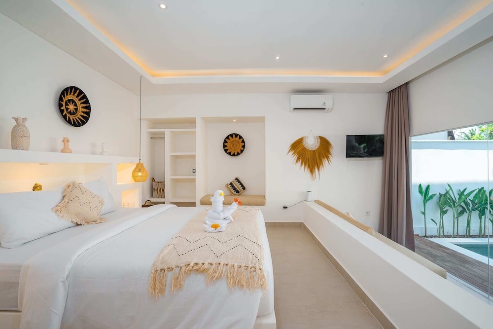 

Napoli - Legian - Villa Zahka