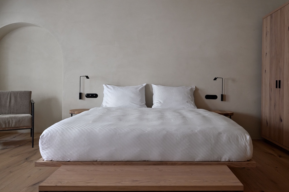 

Roma - Funes - fink Restaurant & Suites