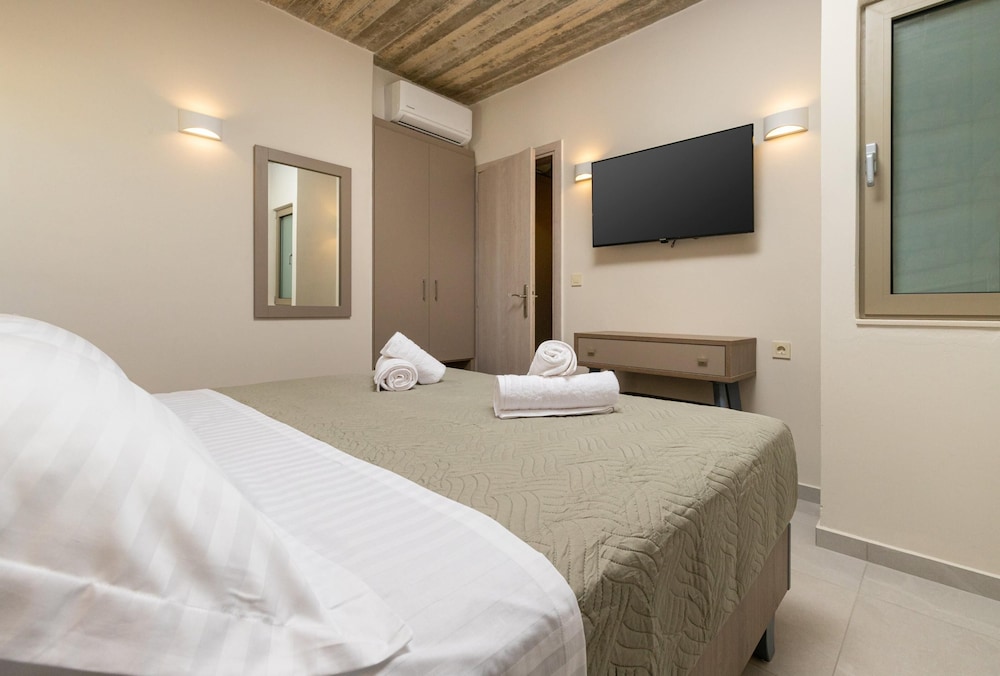 

Bologna - Kolimbari - Achatis Apartments with sea view