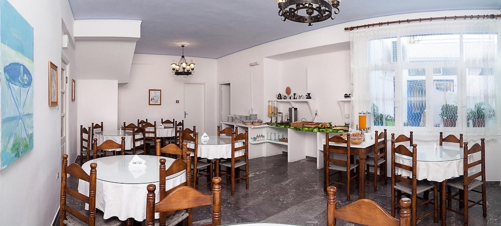 

Roma - Oia - Cyclades Hotel