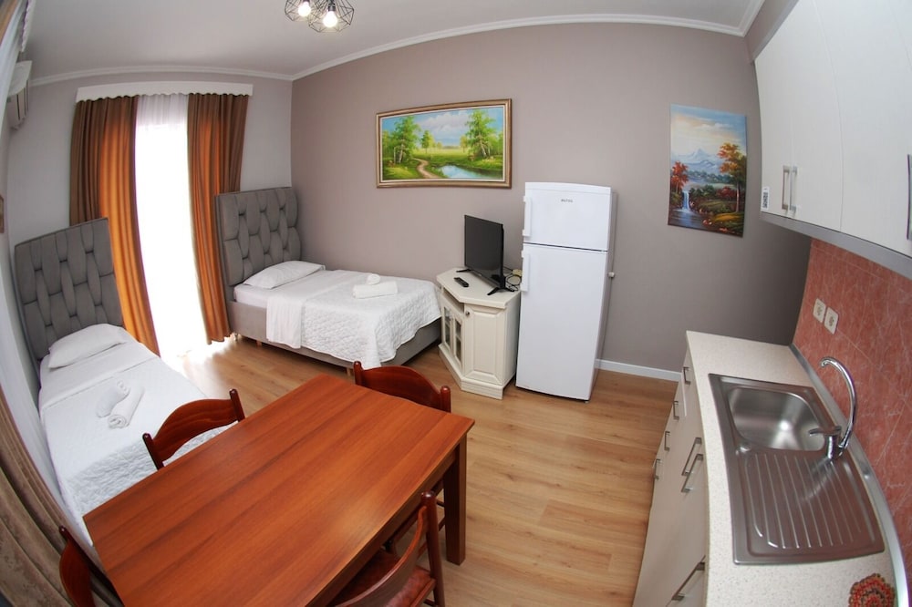 

Trieste - Sarandë - Hotel Vila Alvin & Apartments