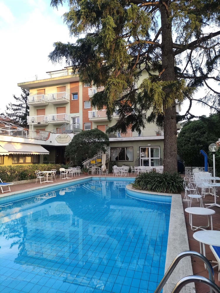 

Napoli - Imperia - Hotel Bergamo Mare Mhotelsgroup