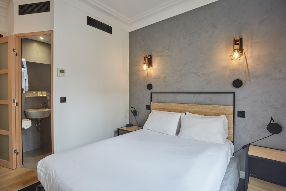 

Pisa - Issy-les-Moulineaux - Hotel Auguste