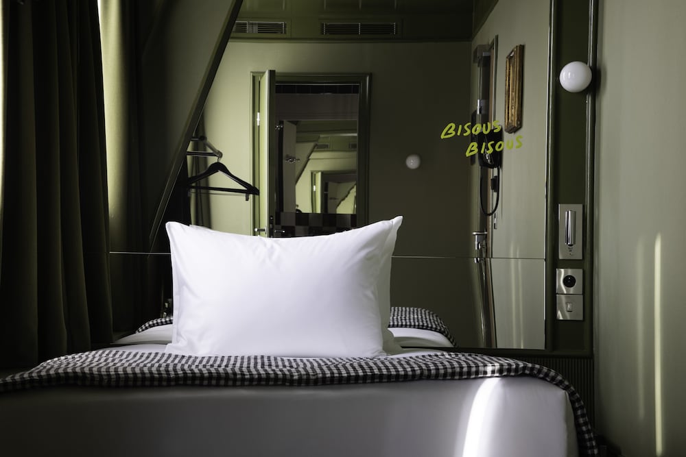 

Bari - Issy-les-Moulineaux - Hôtel La Conversation