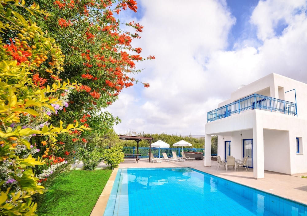 

Milano - Coral Bay - Azzurro Luxury Holiday Villas