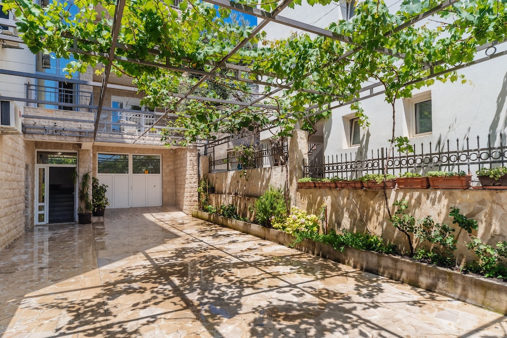 

Roma - Bar - ApartHotel Stijovic
