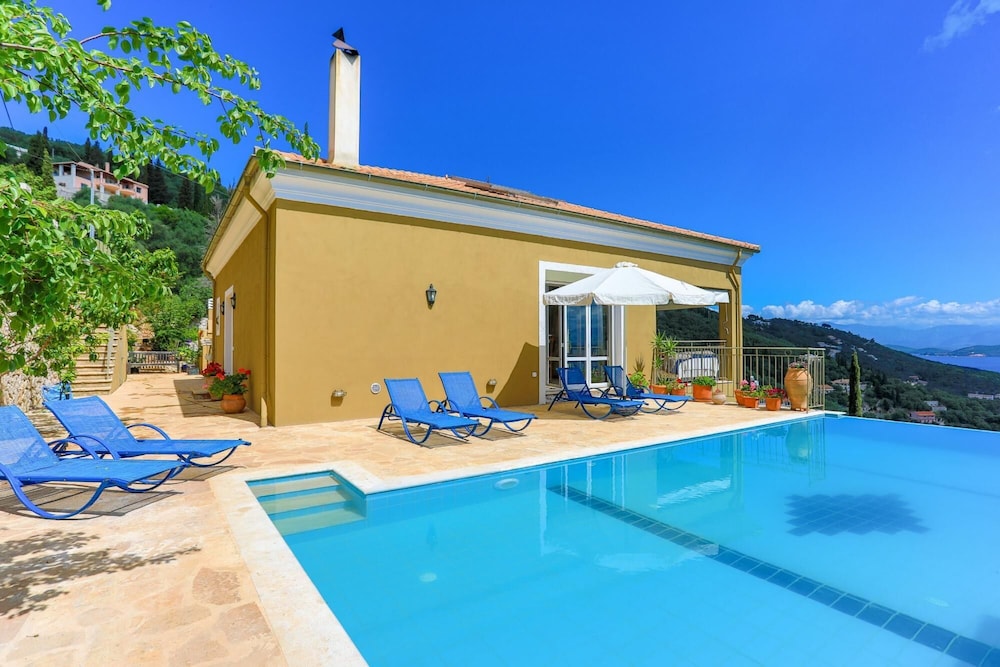 

Firenze - Ipsos - Villa Triantafyllo in Kentroma