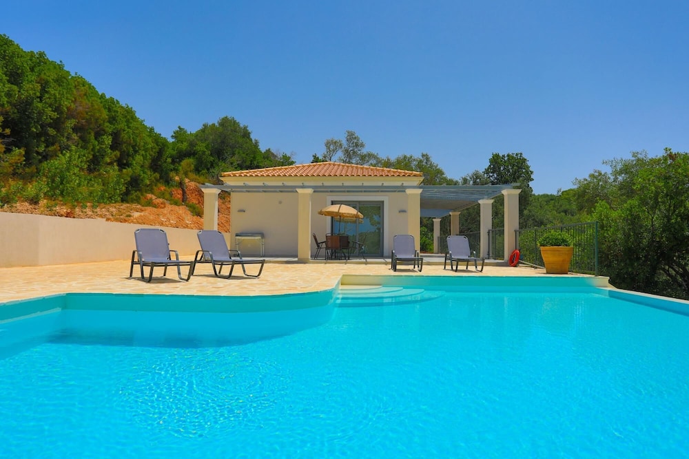 

Palermo - Ksamil - Villa Loki in Kremithas