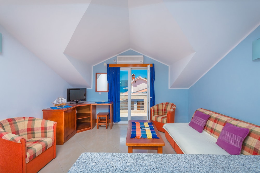 

Bari - Kamenari - Rosic Apartments Tivat
