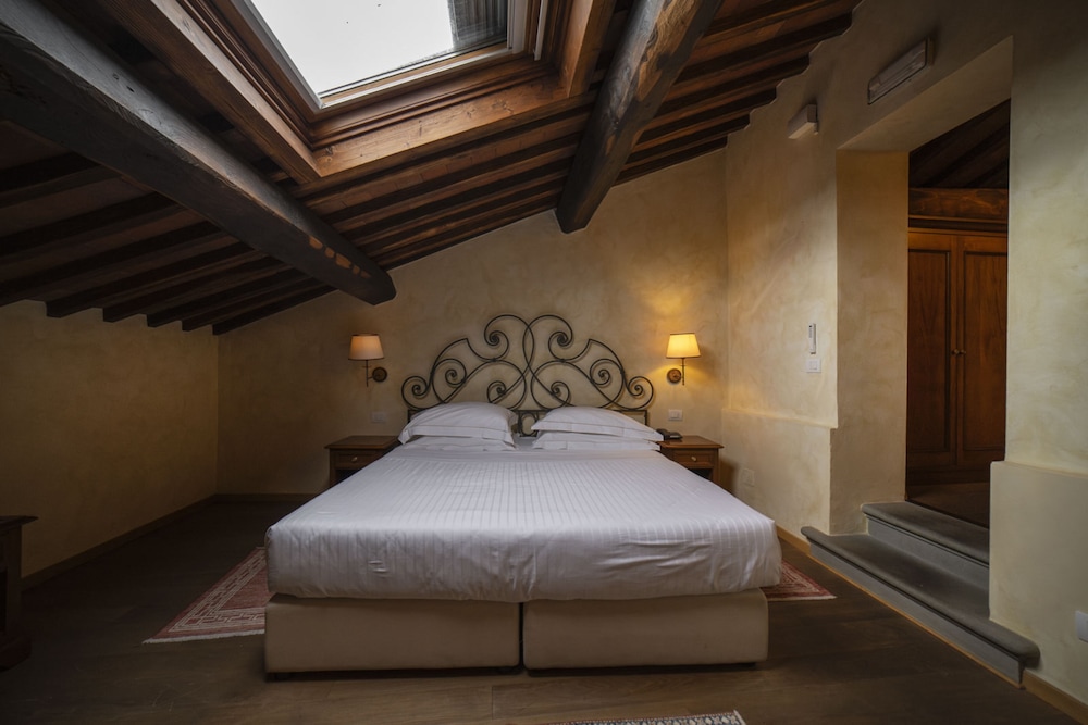 

Milano - Gaiole in Chianti - Hotel Palazzo San Niccolò & Spa