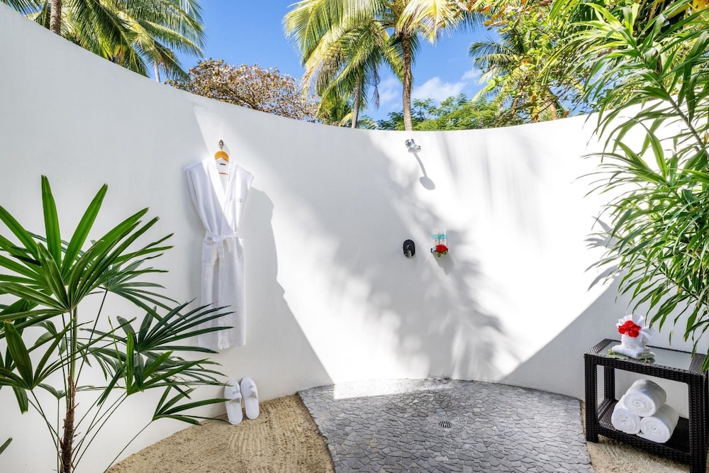 

Bologna - Malolo - Lomani Island Resort - Adults Only