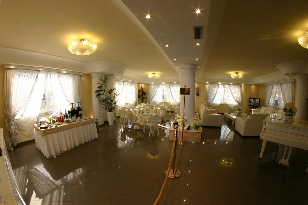 

Palermo - Casalnuovo di Napoli - Hotel Luxor