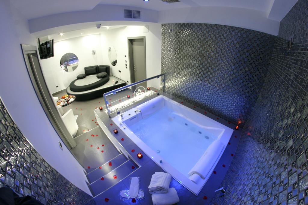 

Milano - Casalnuovo di Napoli - Hotel Luxor