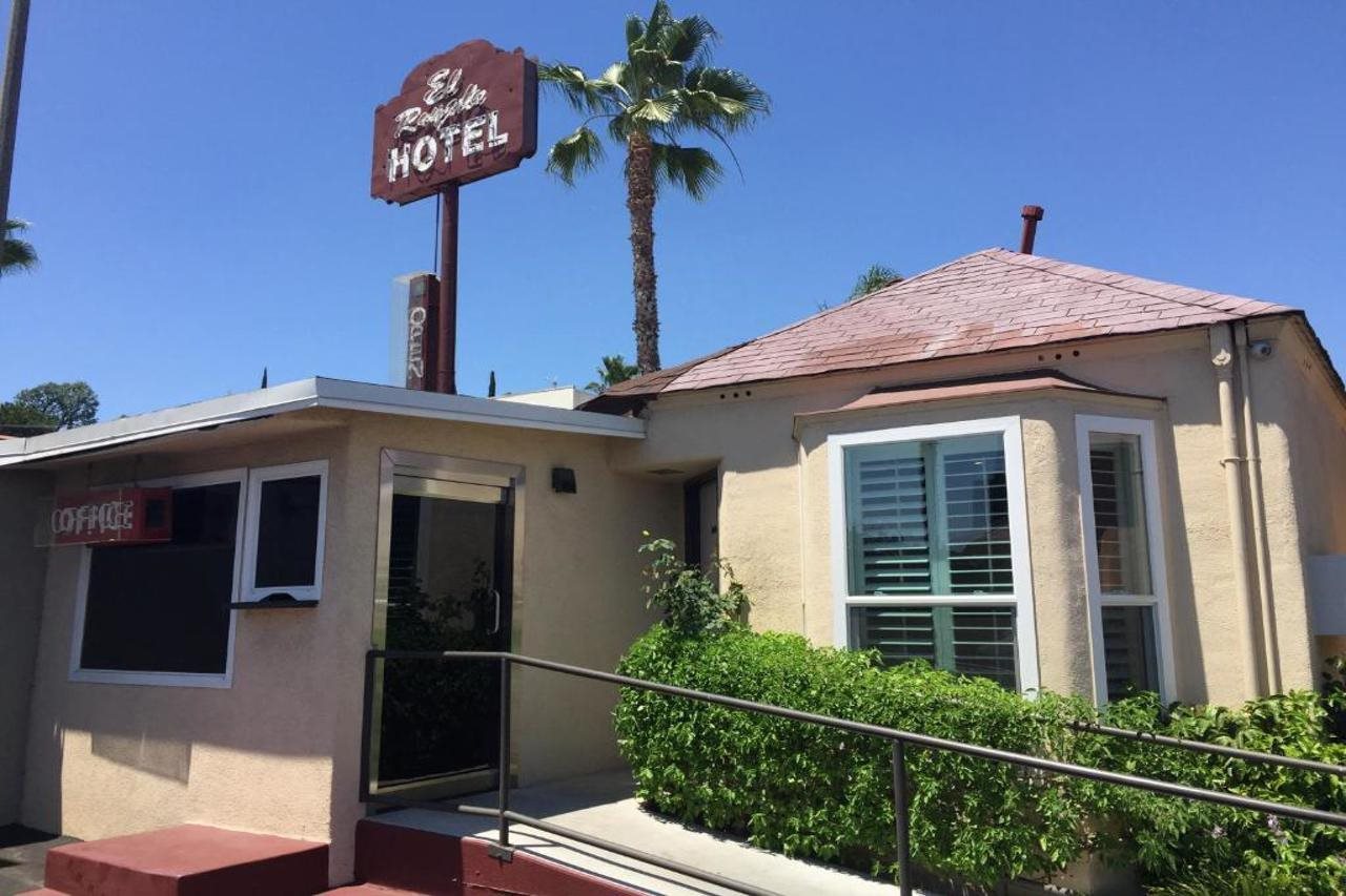 

Napoli - Studio City - El Royale Hotel - Near Universal Studios Hollywood Los Angeles
